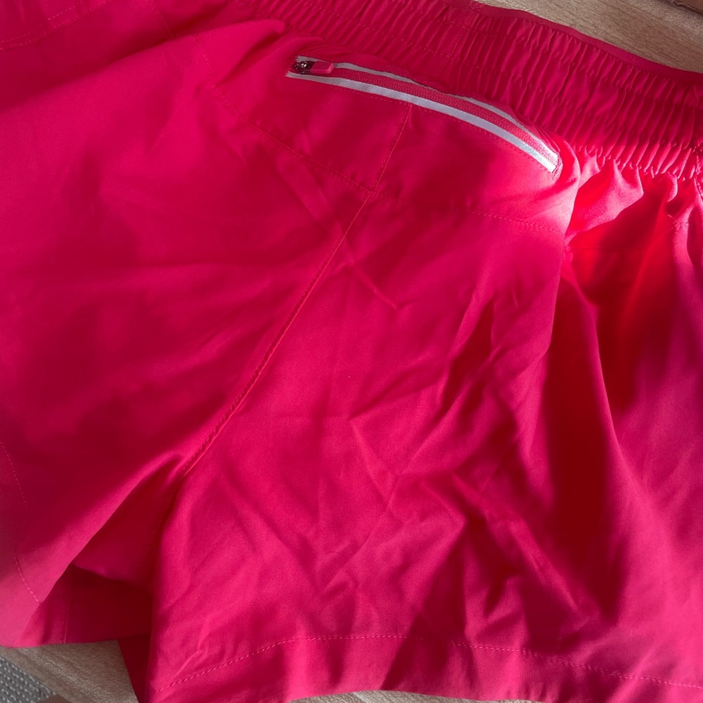 New Fabletics Shorts - Picture 4 of 6